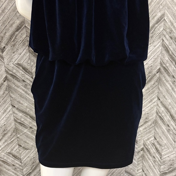 Mystic women’s Elegant navy blue Velvet Dress, medium with pockets - Picture 4 of 9